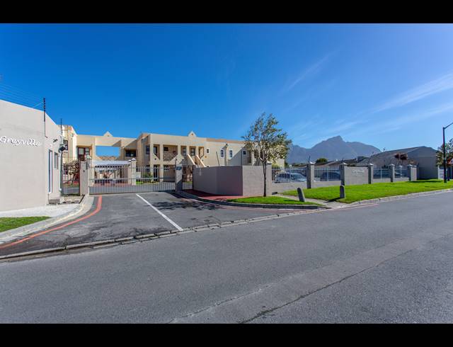 1 BEDROOM APARTMENT FOR SALE IN KENILWORTH